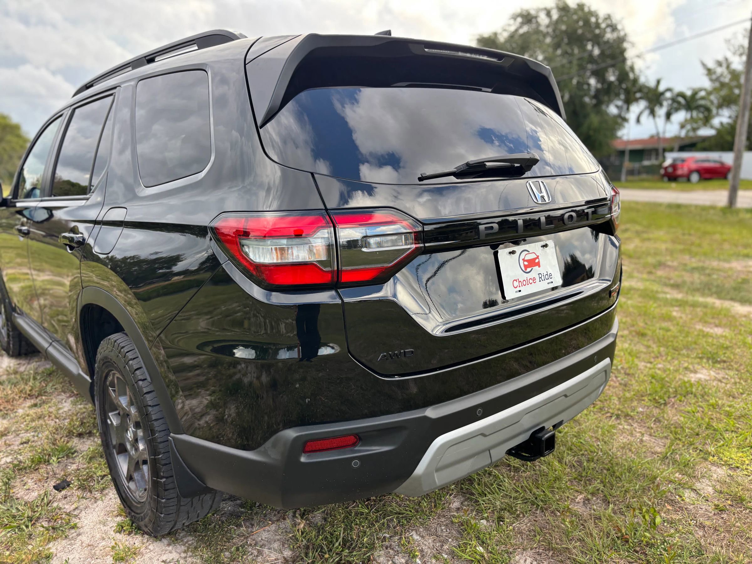 Used 2025 Honda Pilot TrailSport image 32