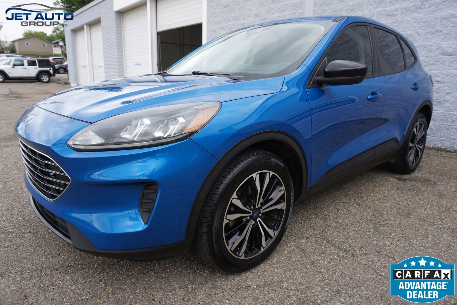 Used 2021 Ford Escape SE w/ SE Sport Appearance Package AWD/4WD image 3