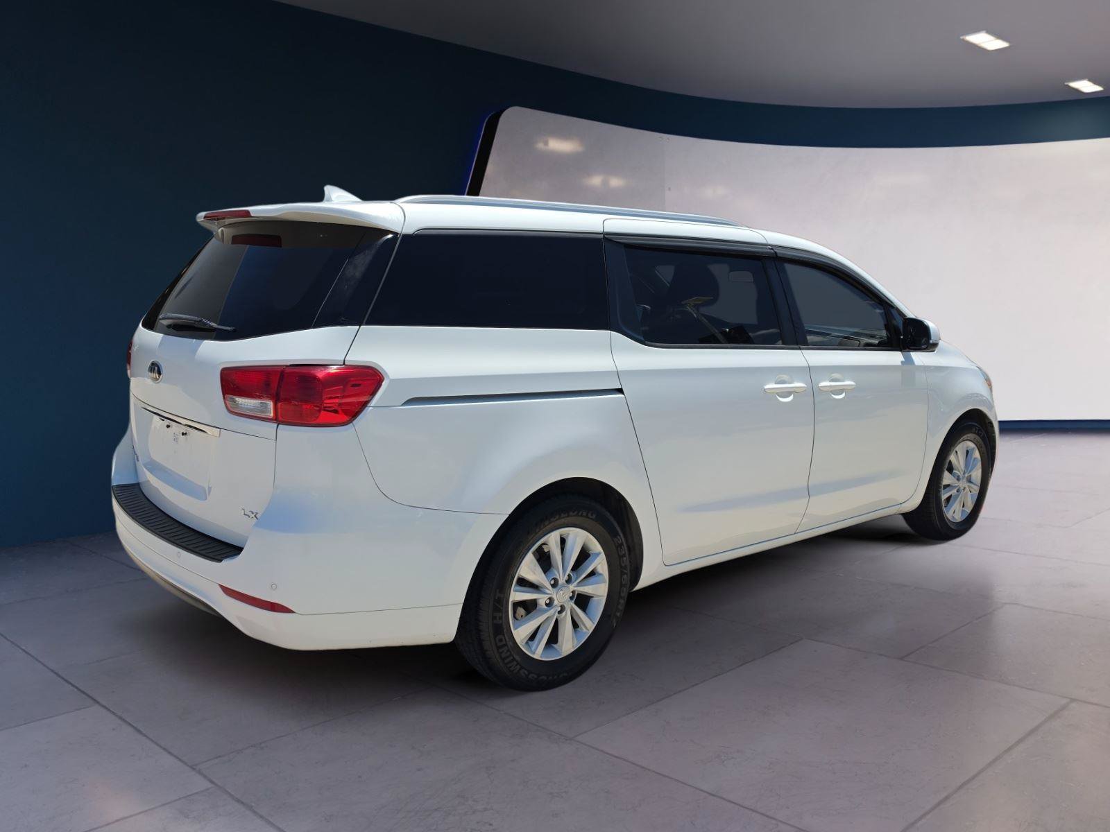 Used 2016 Kia Sedona LX w/ LX Convenience Package FWD image 5