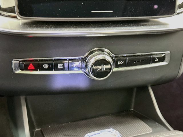 Used 2025 Volvo XC90 B6 Plus AWD/4WD image 16