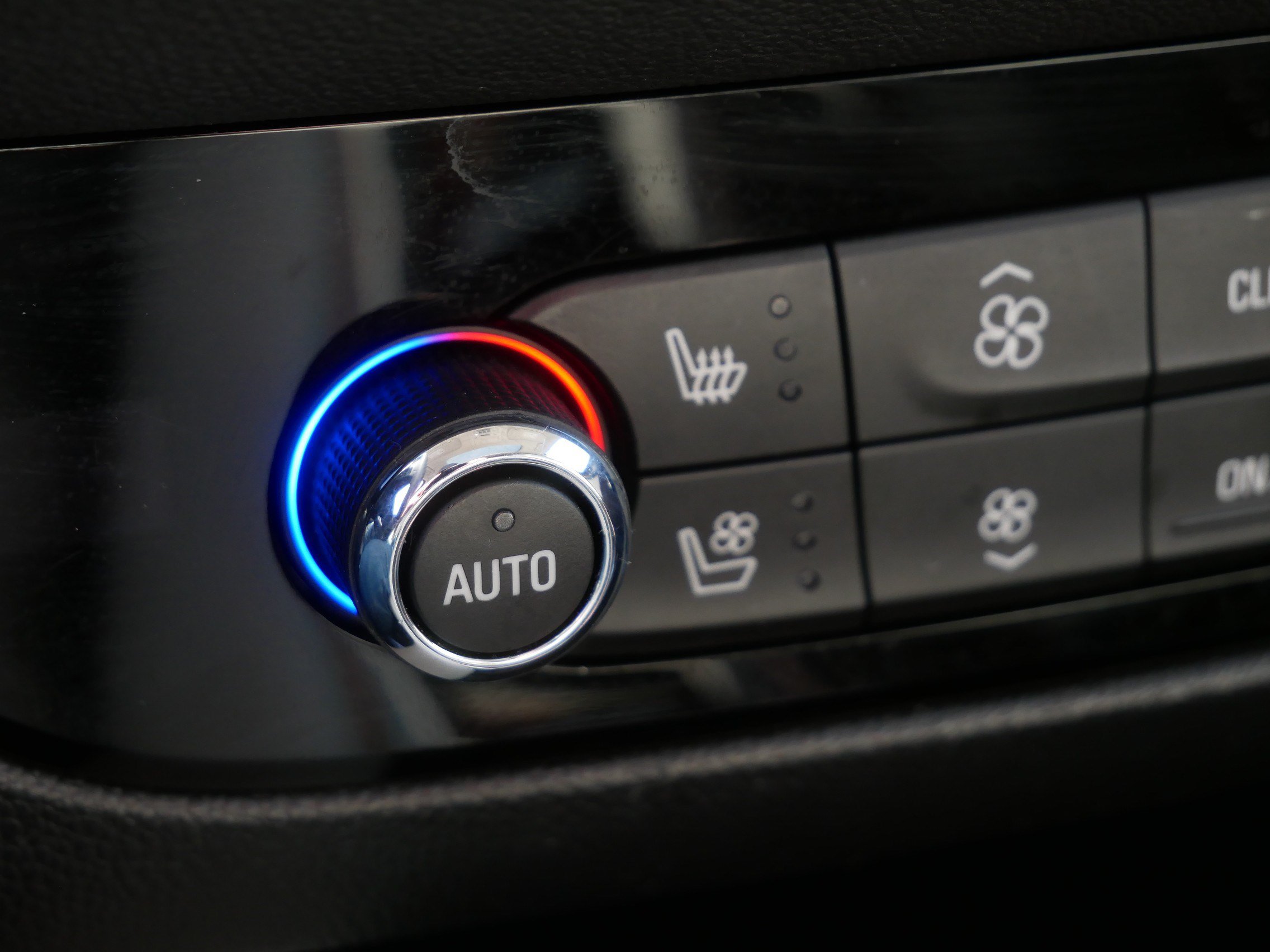 Used 2023 Buick Enclave Avenir w/ Avenir Technology Package AWD/4WD image 34