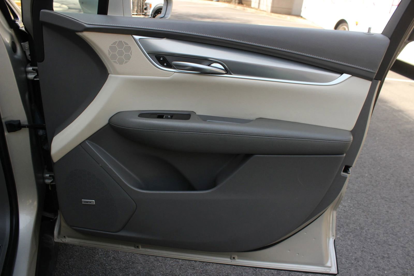 Used 2017 Cadillac XT5 Luxury w/ Driver Awareness Package AWD/4WD image 25