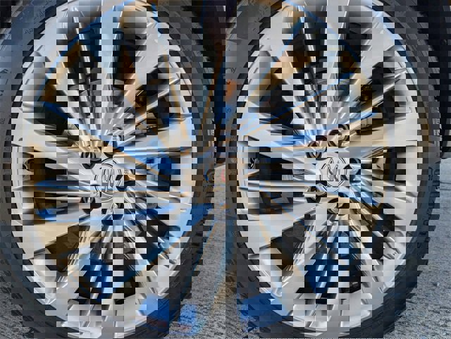 Certified 2025 Buick Envision Avenir image 7