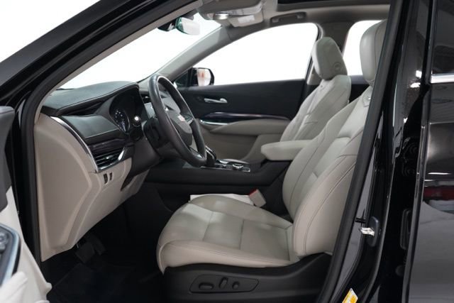 Used 2023 Cadillac XT4 Luxury w/ Cold Weather Package image 15