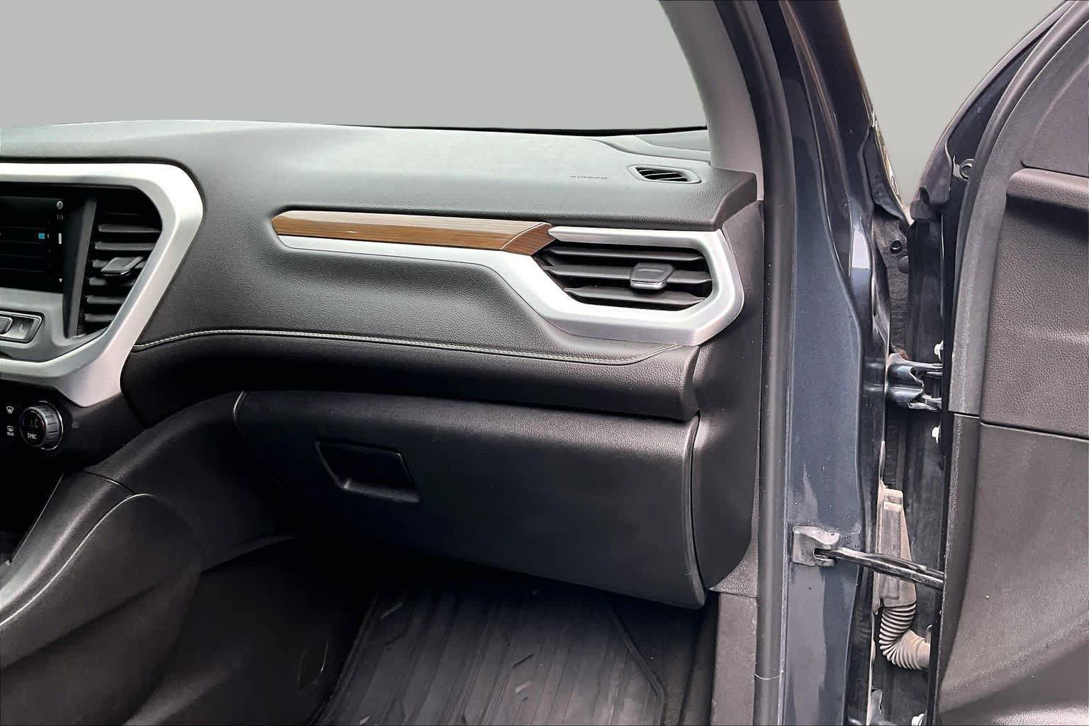 Used 2019 GMC Acadia SLE FWD image 19