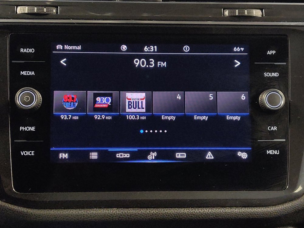Used 2022 Volkswagen Tiguan SE R-Line image 25