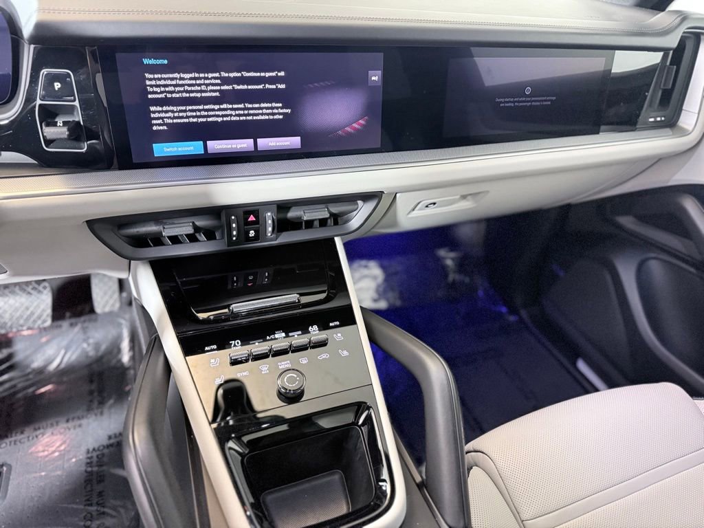 Used 2024 Porsche Cayenne Coupe image 16