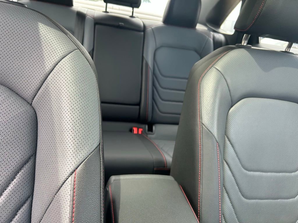 Certified 2025 Volkswagen Jetta GLI Autobahn w/ GLI Black Package FWD image 39