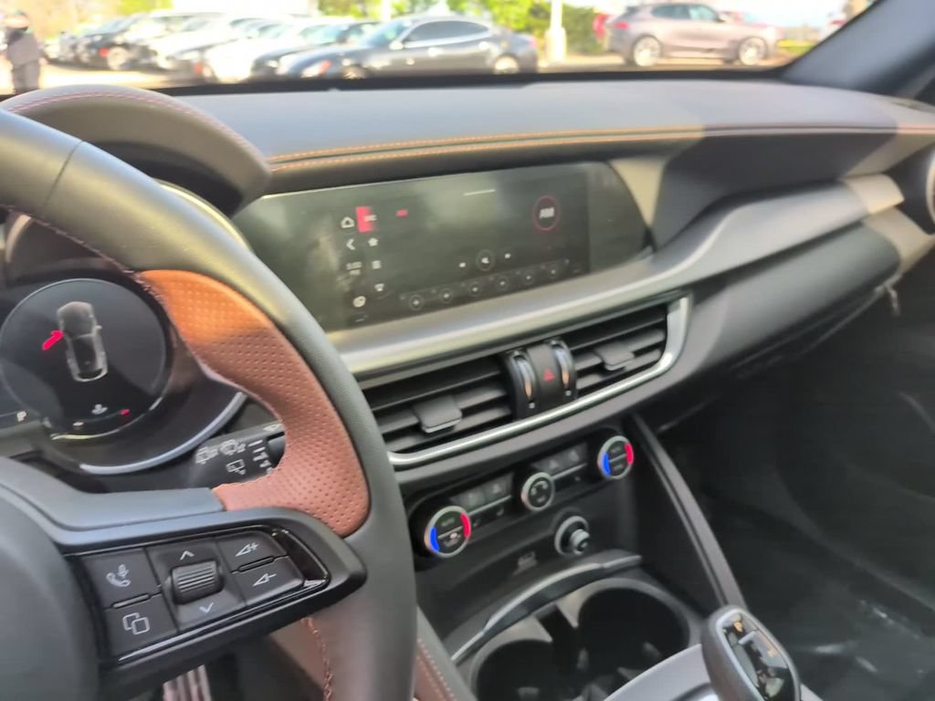 Used 2025 Alfa Romeo Stelvio Sprint AWD/4WD image 26