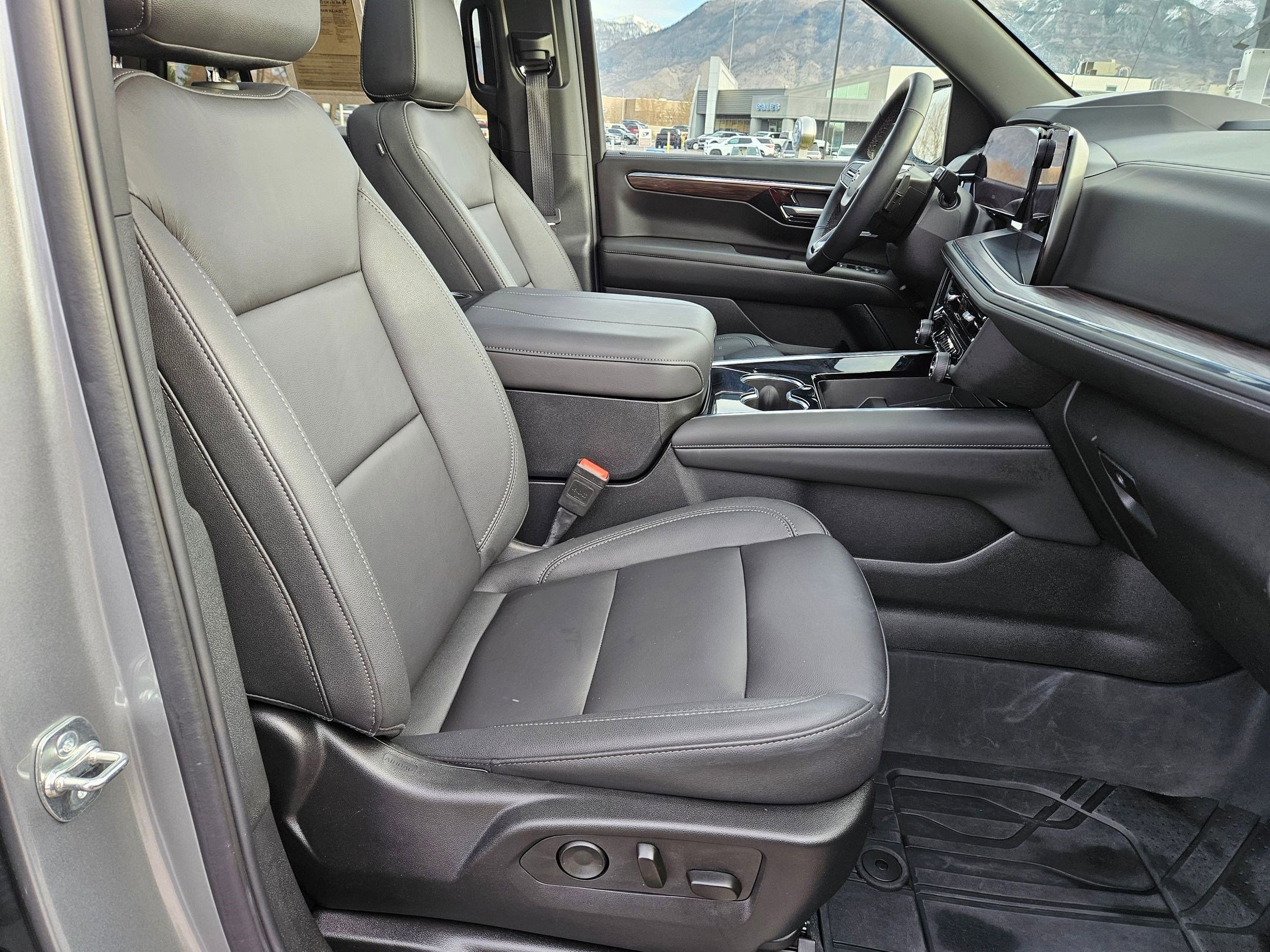 Used 2025 Chevrolet Tahoe Z71 w/ Z71 Off-Road Package image 32