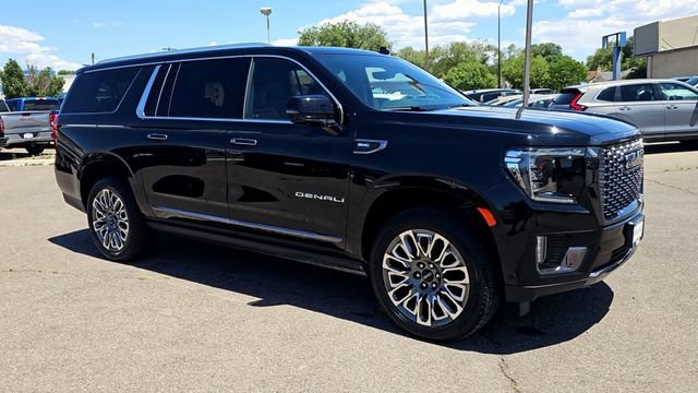Used 2023 GMC Yukon XL Denali Ultimate AWD/4WD image 2