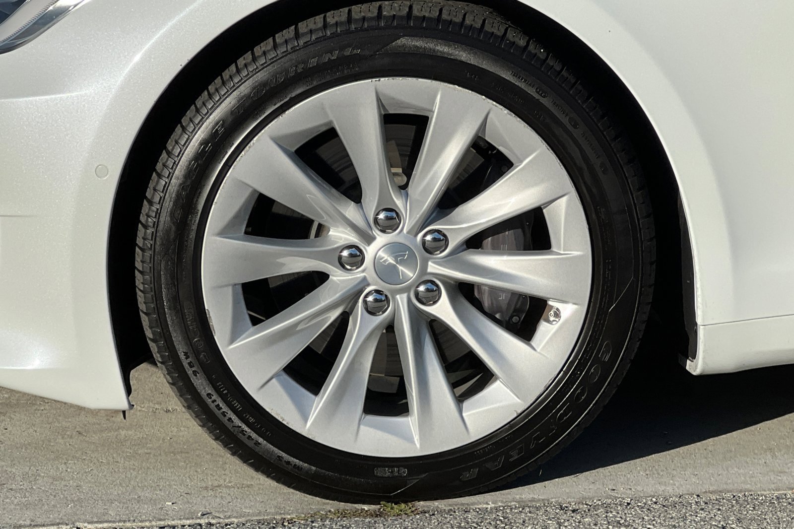 Used 2018 Tesla Model S 100D image 25