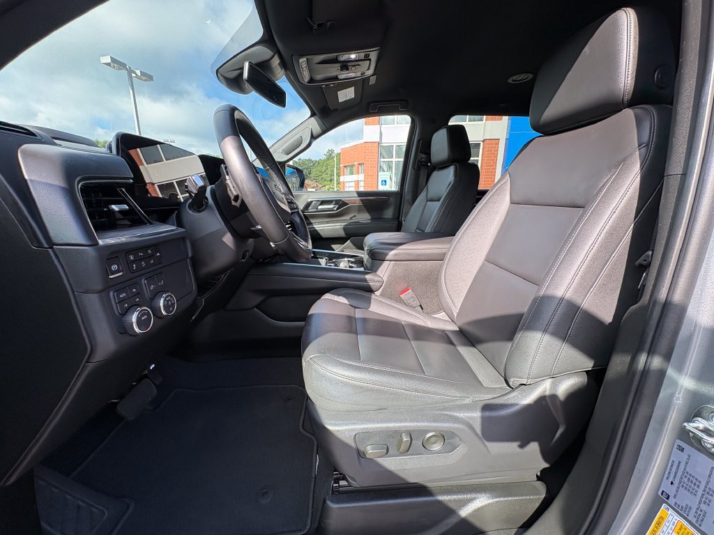 Used 2025 Chevrolet Suburban Z71 AWD/4WD image 11