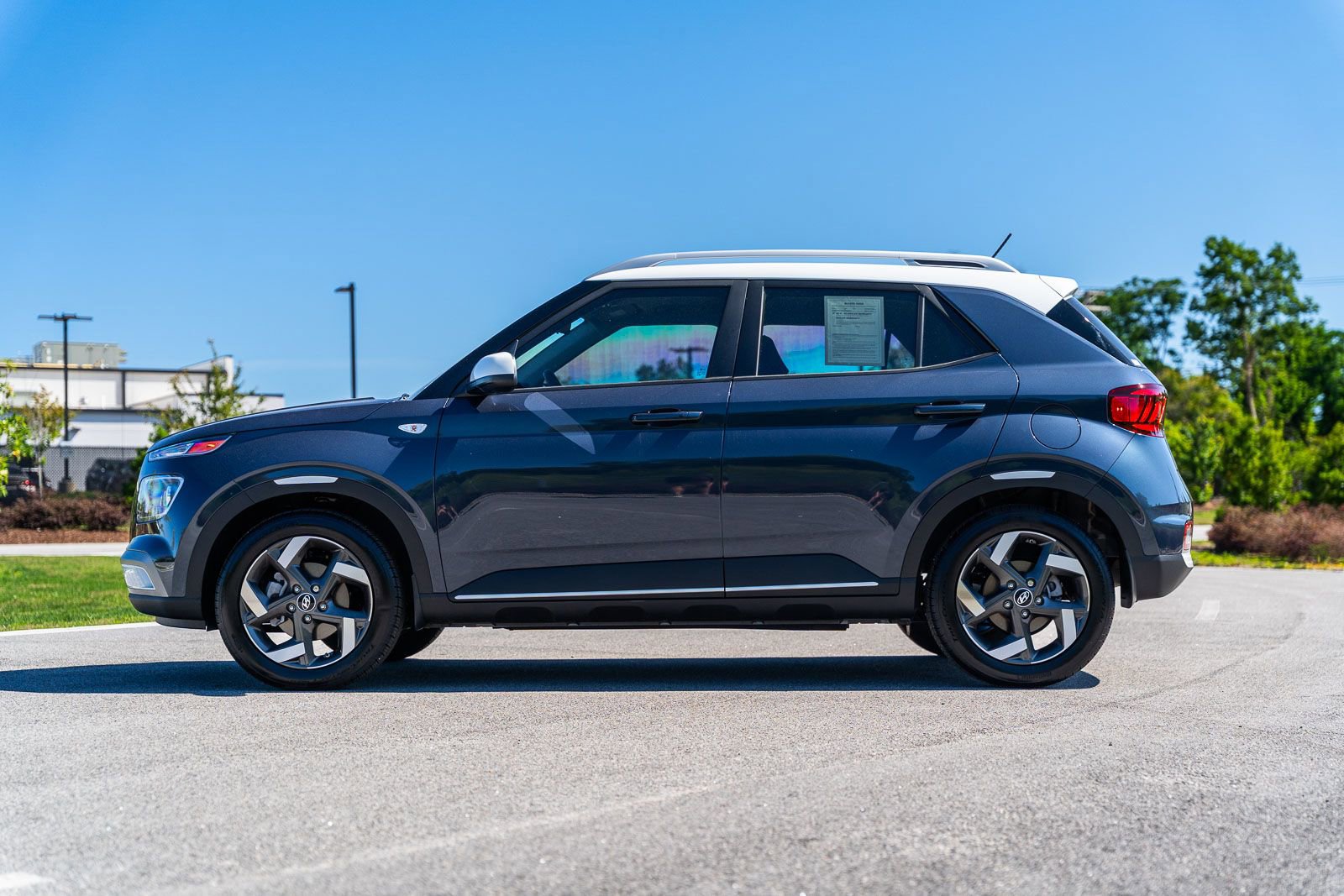 Used 2025 Hyundai Venue Limited FWD image 5