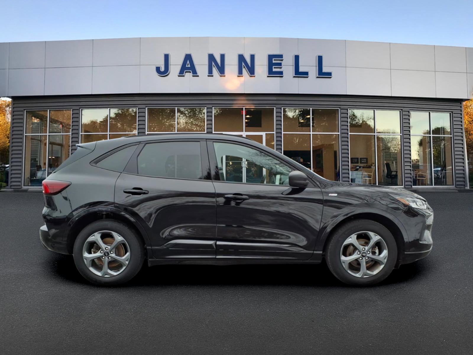 Used 2023 Ford Escape ST-Line w/ Tech Pack #1 image 4