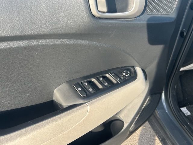 Used 2026 Hyundai Venue SEL image 12