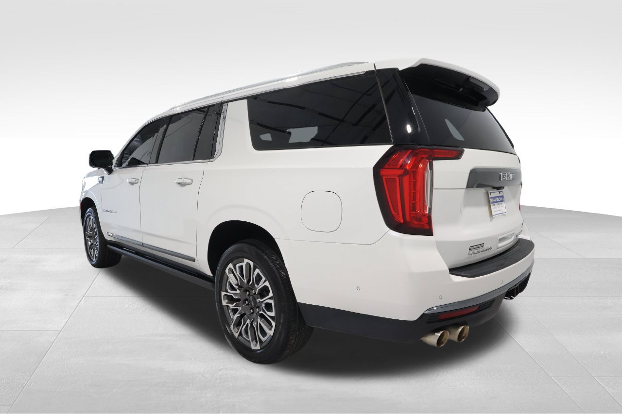 Used 2023 GMC Yukon XL Denali Ultimate AWD/4WD image 2
