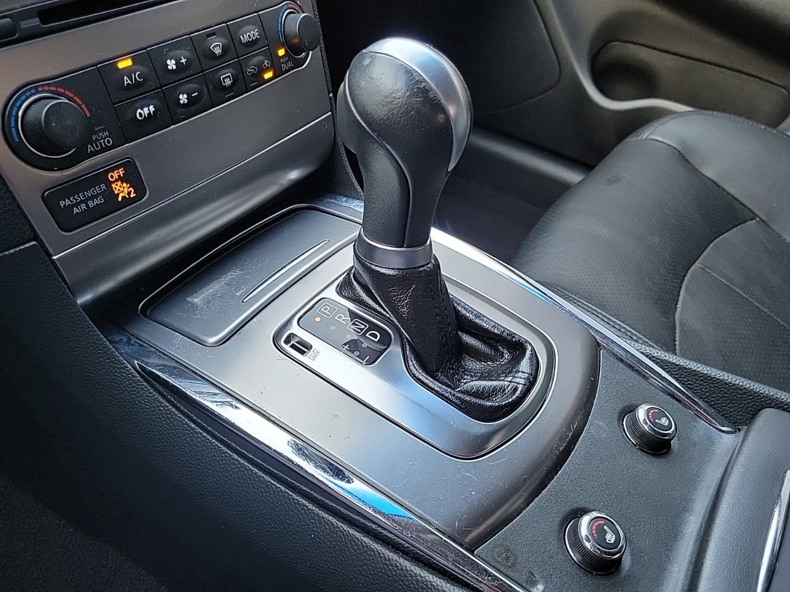 Used 2015 INFINITI Q40 w/ Moonroof Package image 26