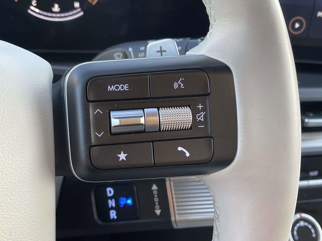 Used 2025 Hyundai Santa Fe SE image 11