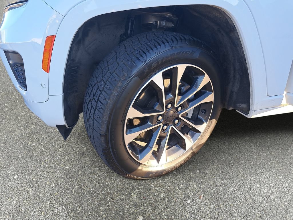 Certified 2023 Jeep Grand Cherokee L Overland w/ Advanced Protech Group III AWD/4WD image 33