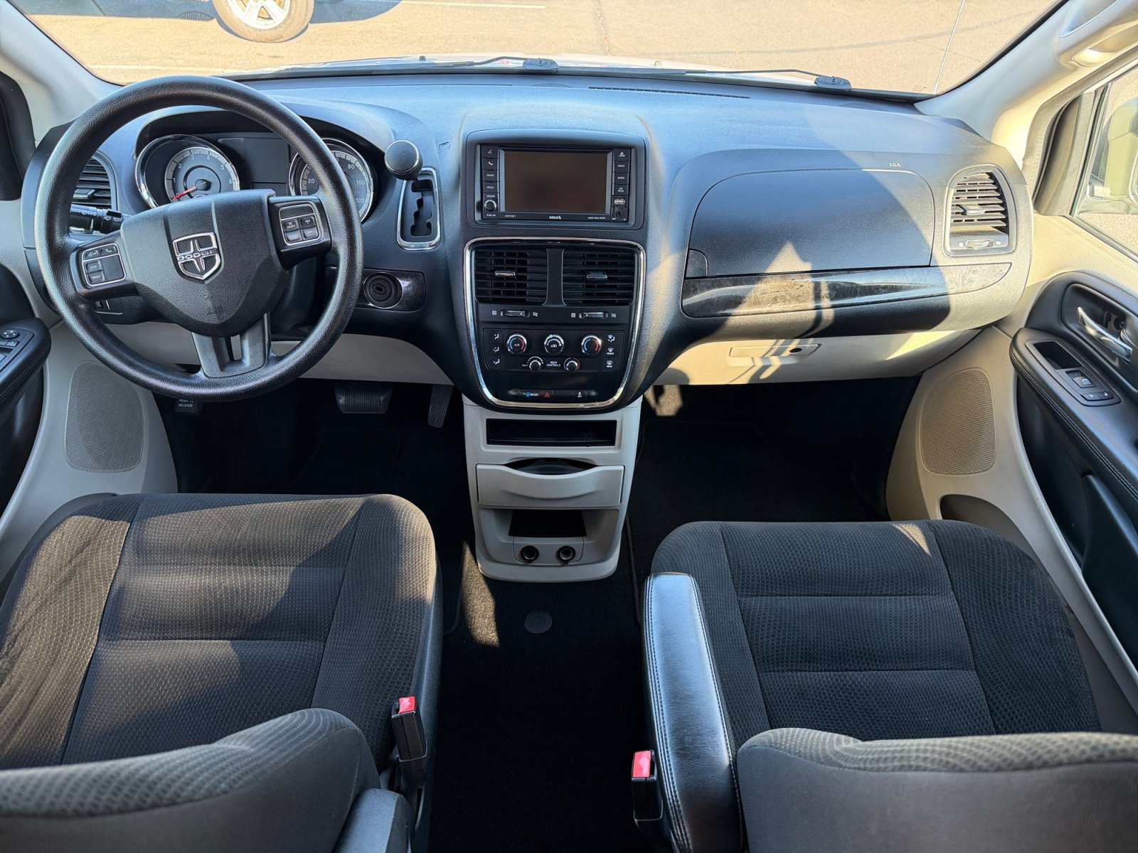 Used 2018 Dodge Grand Caravan SE w/ UConnect Hands-Free Group FWD image 12