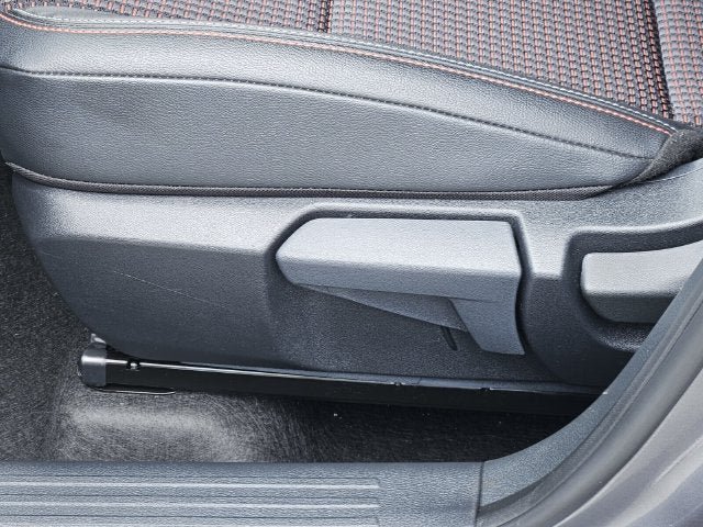 Used 2025 Nissan Kicks SR AWD/4WD image 18