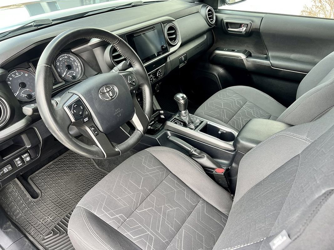 Used 2017 Toyota Tacoma TRD Off-Road image 7