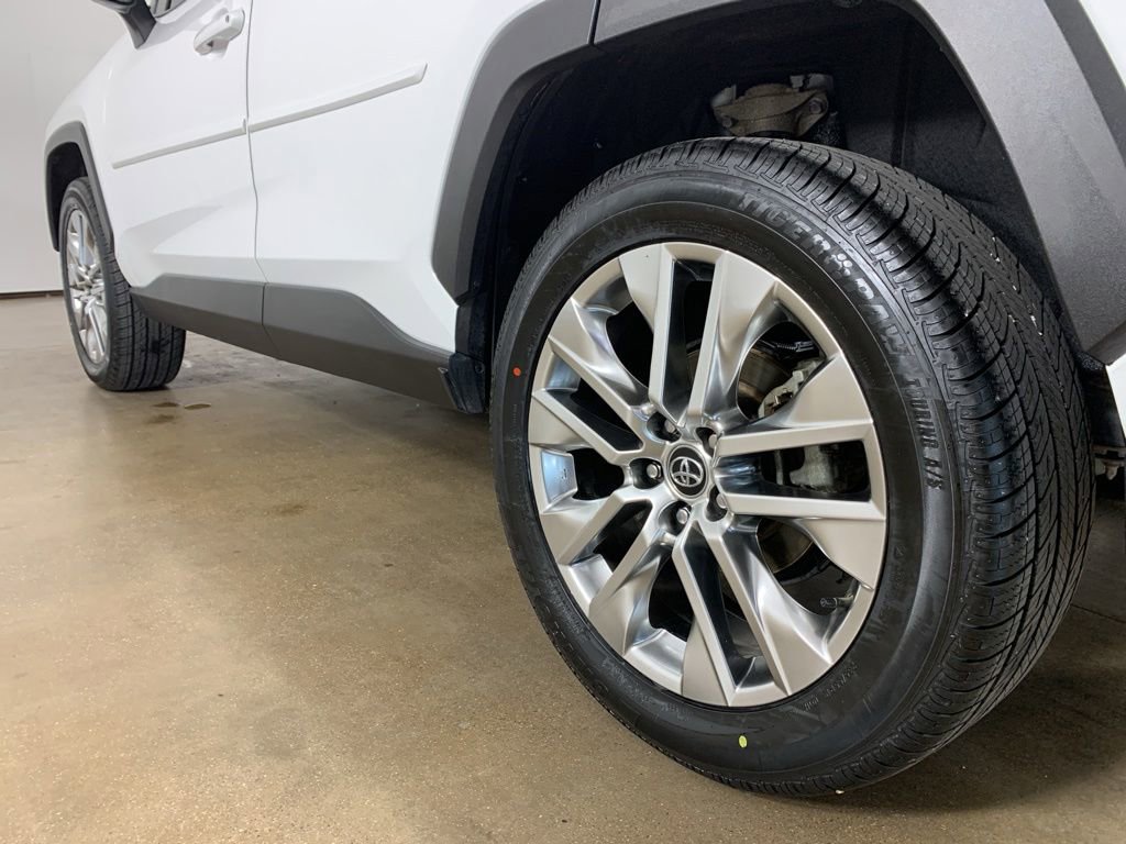Used 2020 Toyota RAV4 XLE Premium FWD image 15