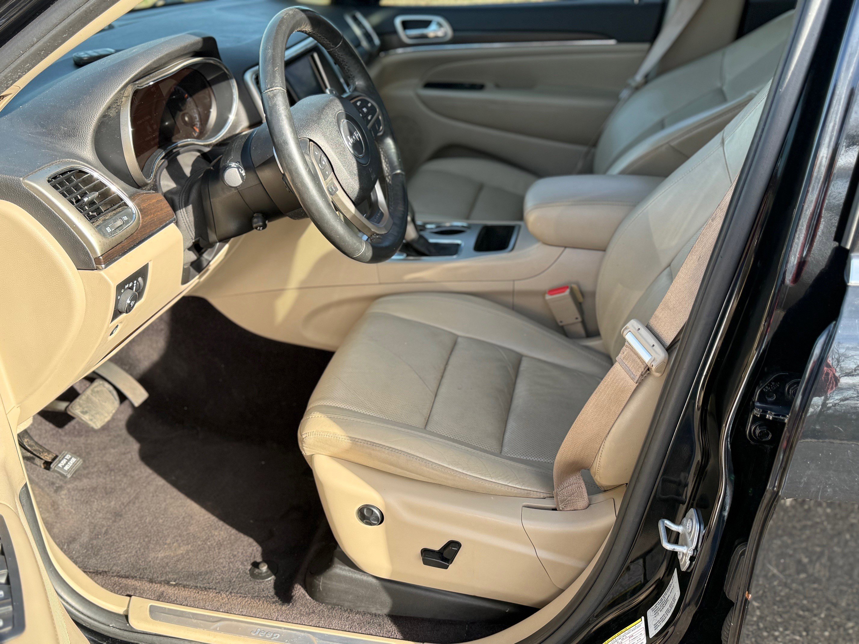 Used 2017 Jeep Grand Cherokee Limited w/ Luxury Group II image 9