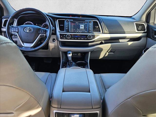 Used 2018 Toyota Highlander XLE FWD image 18