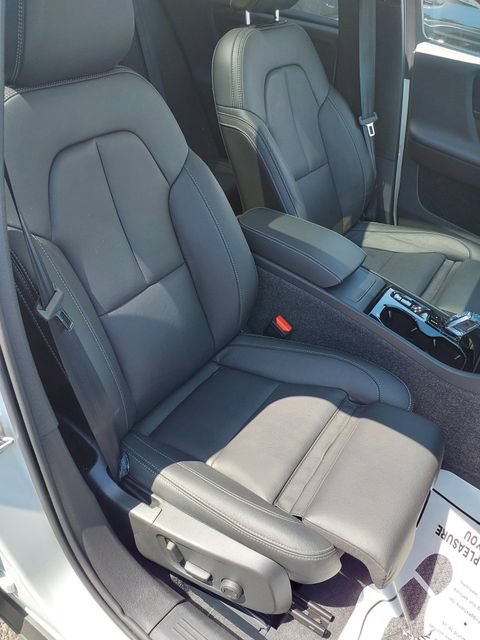 Certified 2026 Volvo XC40 B5 Plus AWD/4WD image 22