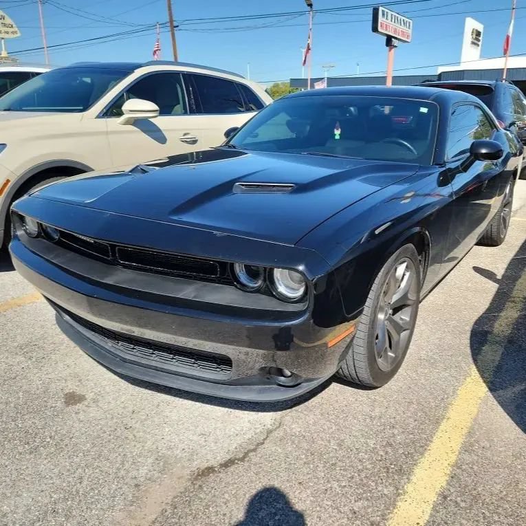 Used 2016 Dodge Challenger SXT Plus RWD image 1
