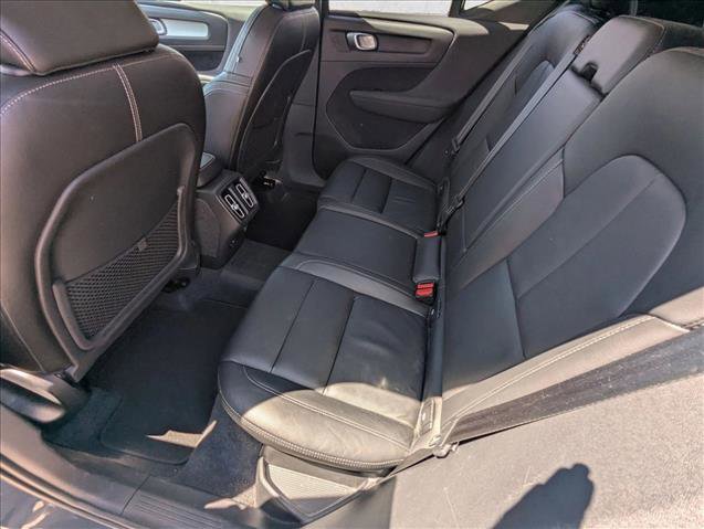 Used 2022 Volvo XC40 T5 Momentum w/ Premium Package AWD/4WD image 17