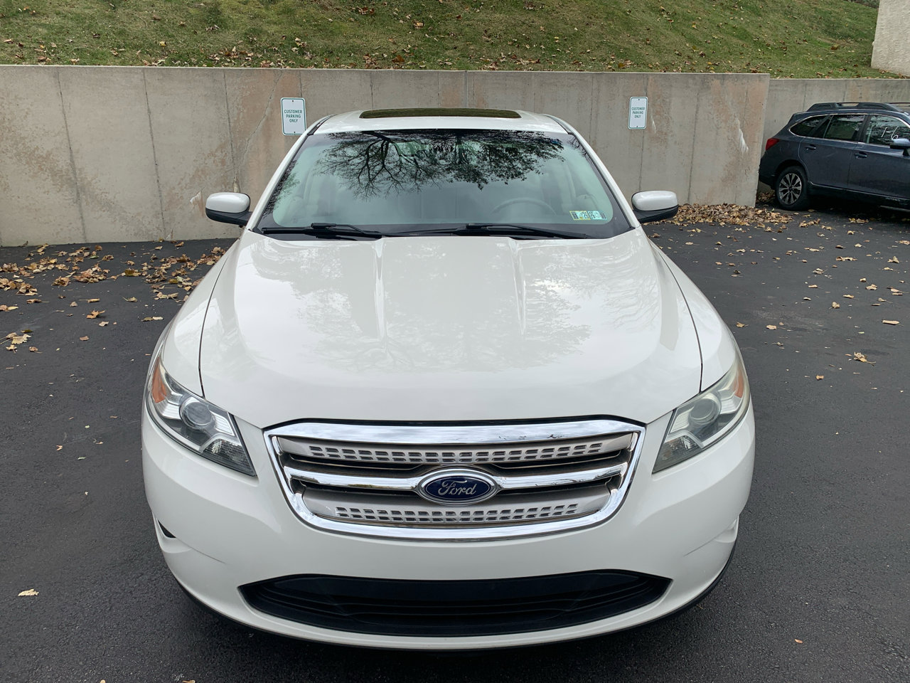 Used 2010 Ford Taurus SEL image 7