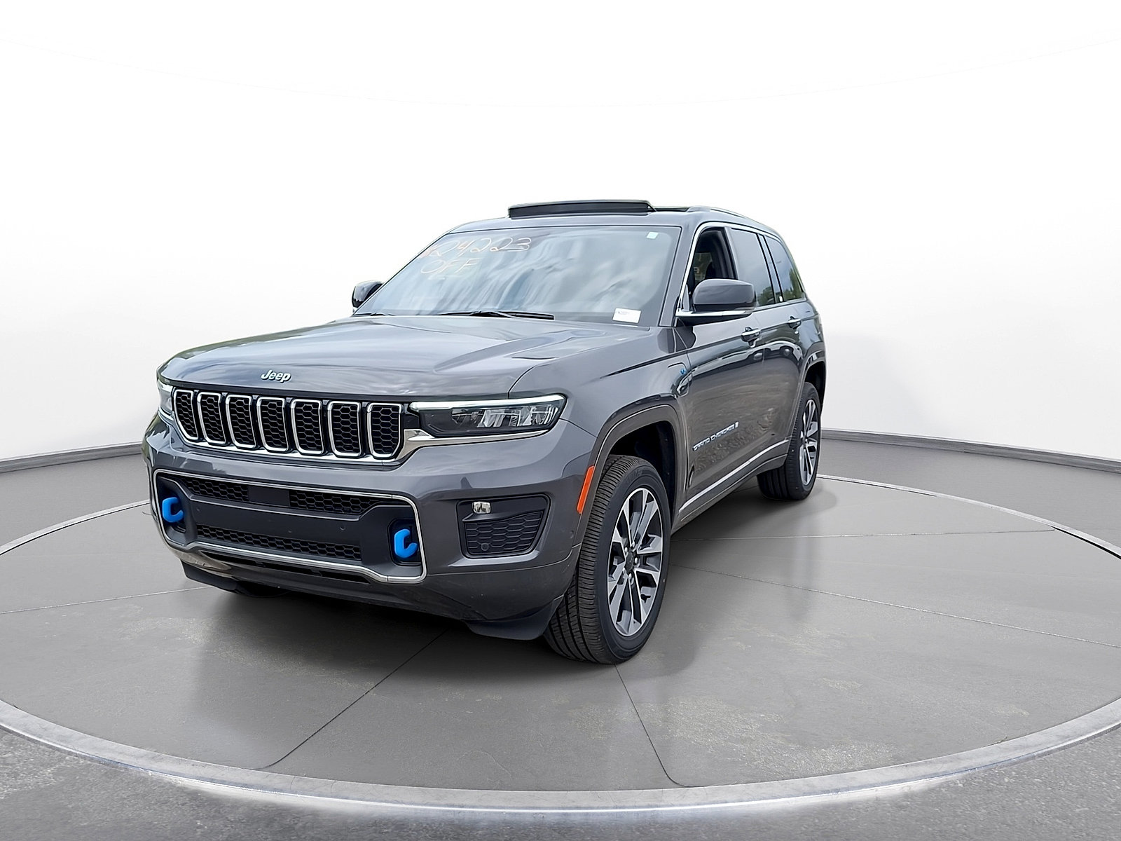 New 2024 Jeep Grand Cherokee Overland w/ Luxury Tech Group IV AWD/4WD image 3