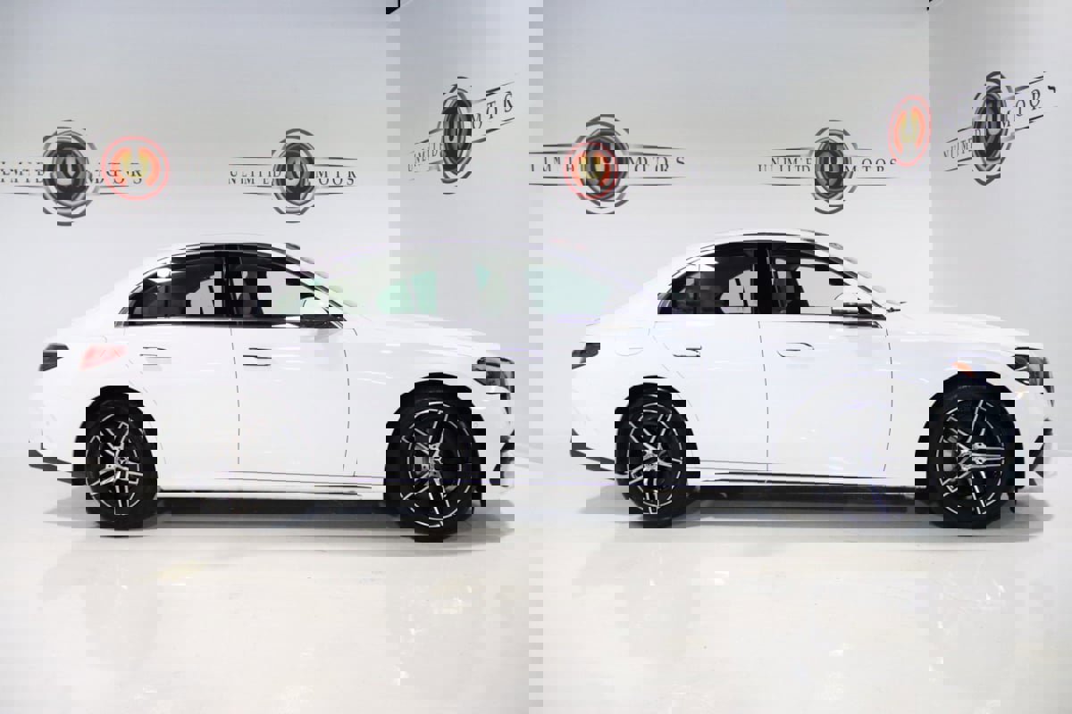 Used 2025 Mercedes-Benz E 350 4MATIC Sedan image 5