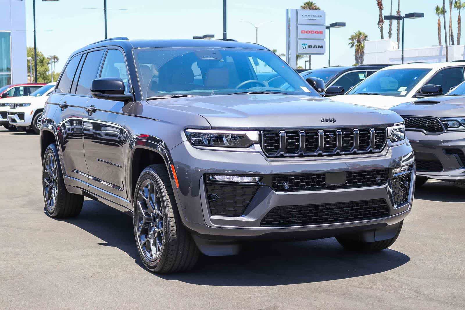 New 2026 Jeep Grand Cherokee Summit AWD/4WD image 3