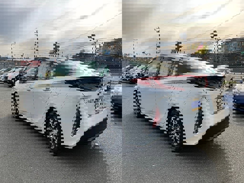 Used 2018 Toyota Prius Prime Plus image 6