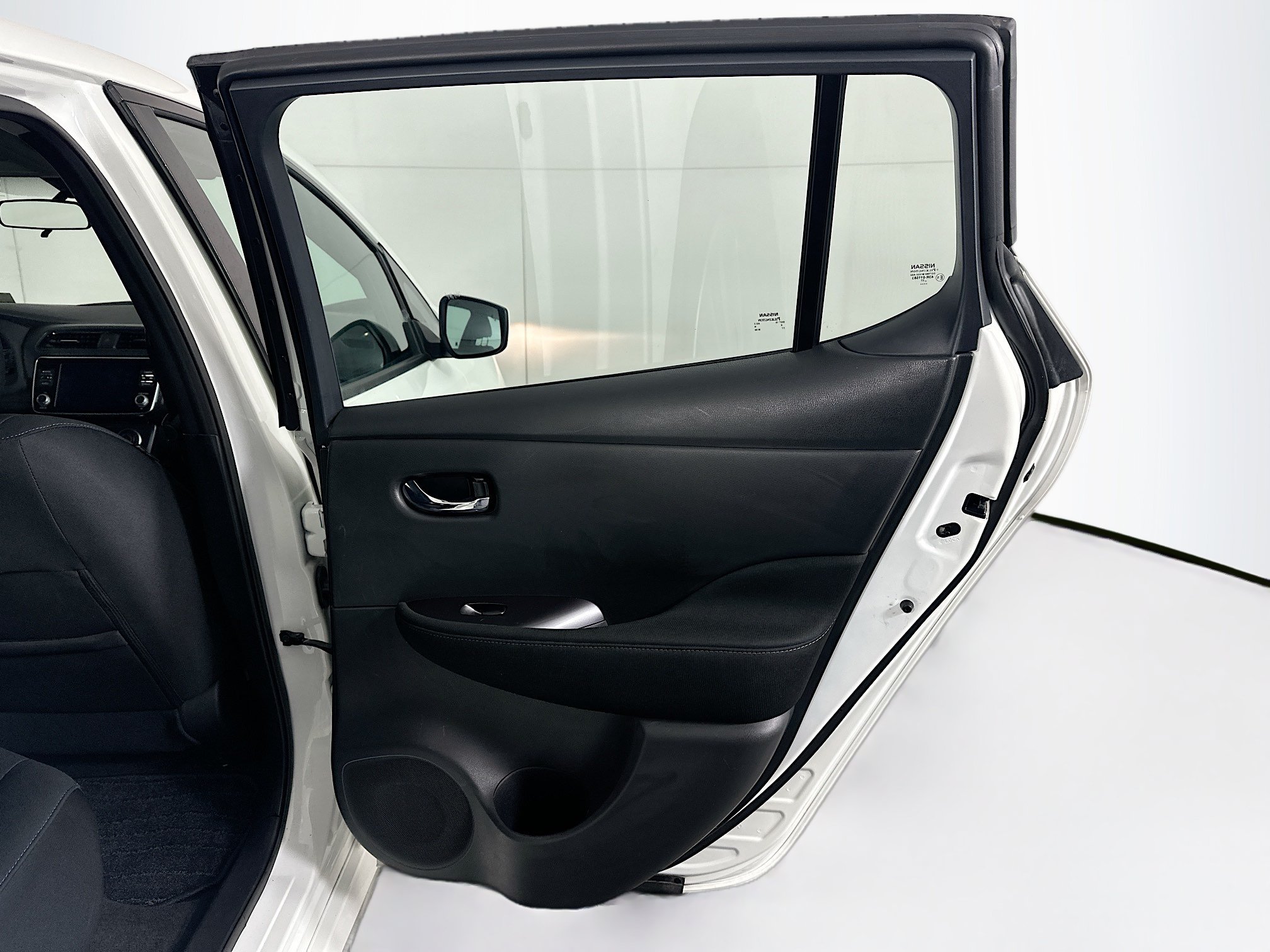 Used 2025 Nissan Leaf S FWD image 28