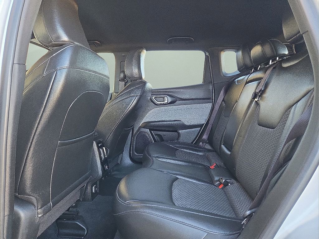 Used 2024 Jeep Compass Latitude image 16