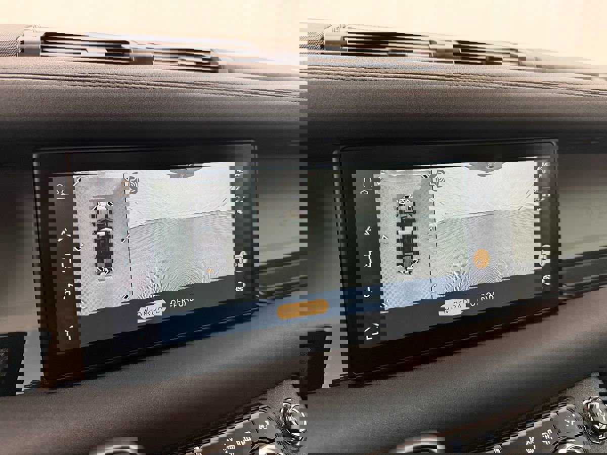 Used 2020 Land Rover Defender 110 First Edition image 24