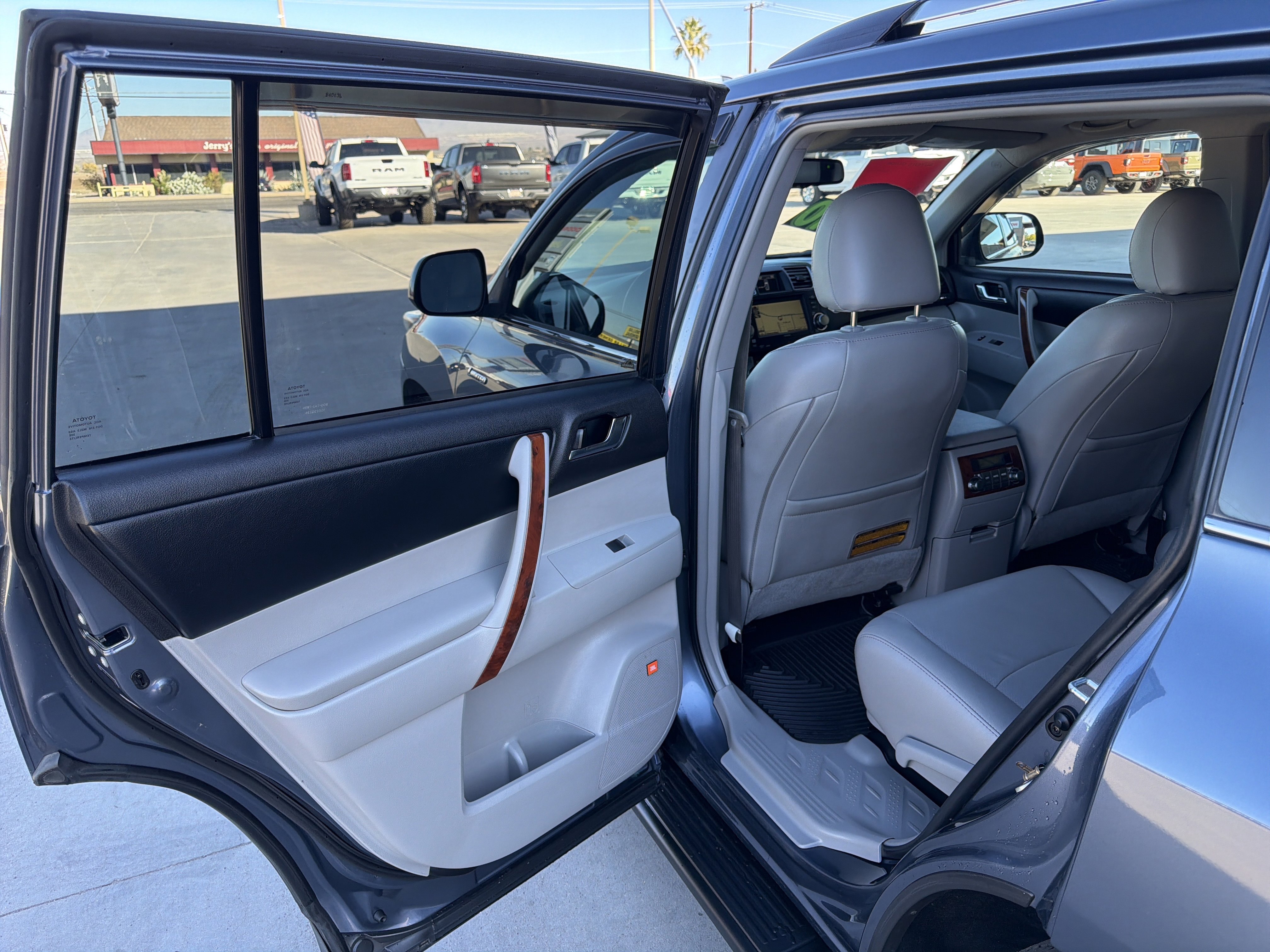 Used 2012 Toyota Highlander Limited image 9