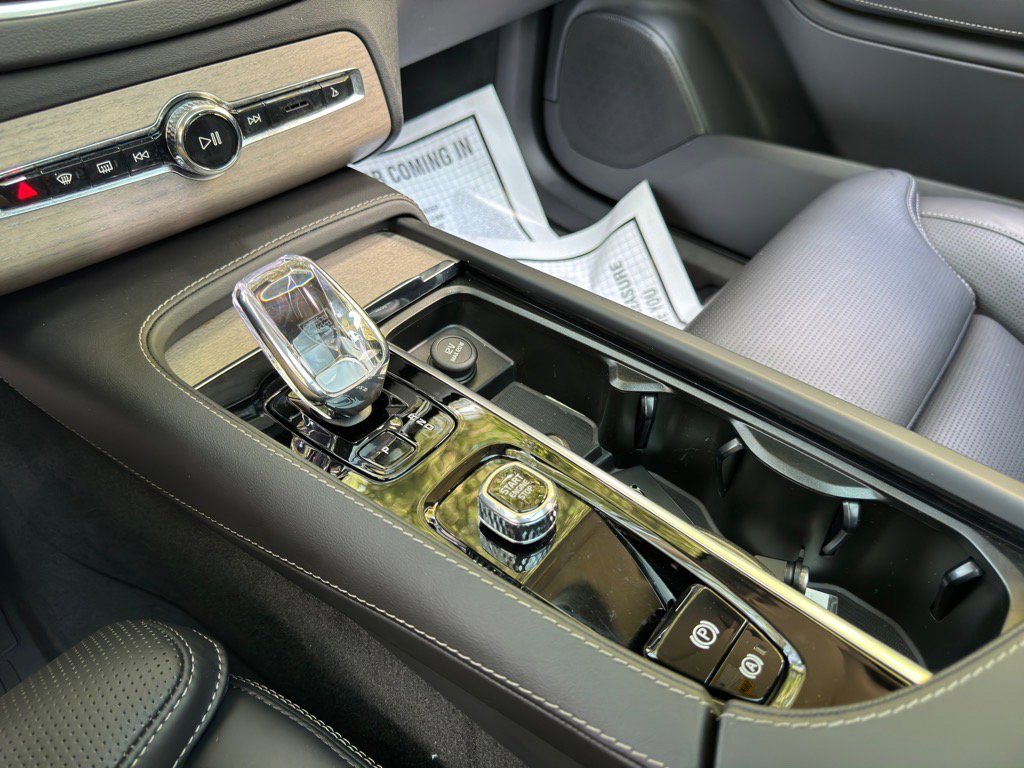 Used 2024 Volvo XC90 B6 Ultimate w/ Lounge Package image 14