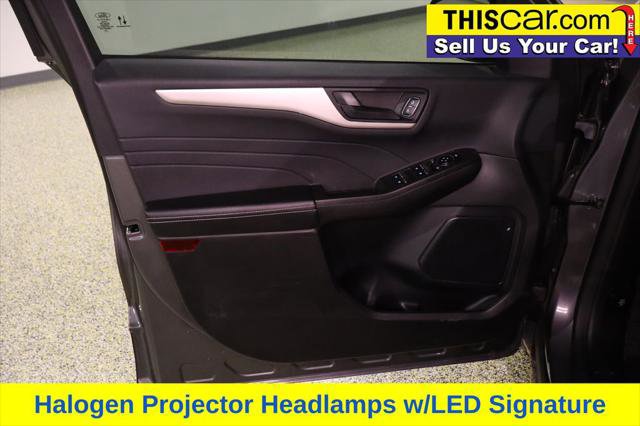 Used 2022 Ford Escape SE w/ SE Sport Appearance Package image 23