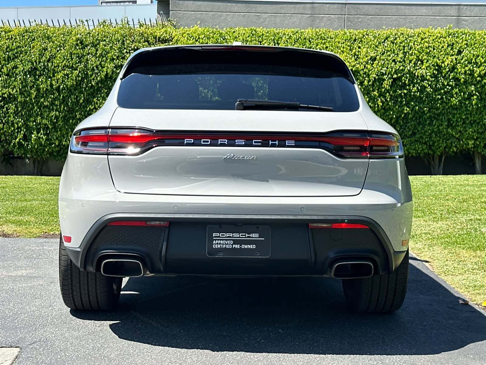 Certified 2025 Porsche Macan AWD/4WD image 7