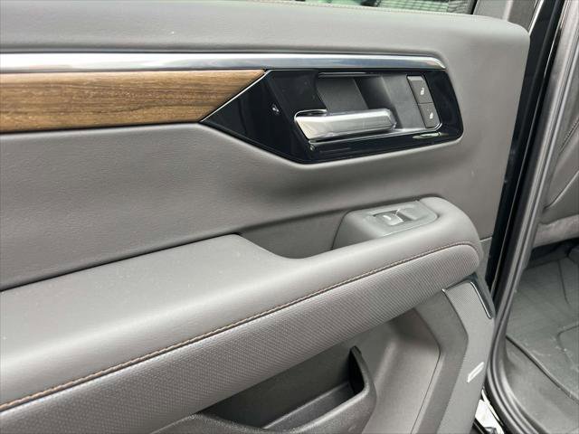 Used 2025 Chevrolet Suburban High Country w/ Sun And Tow Package image 11