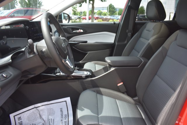 New 2026 Chevrolet Trax LT w/ Sunroof Package FWD image 14