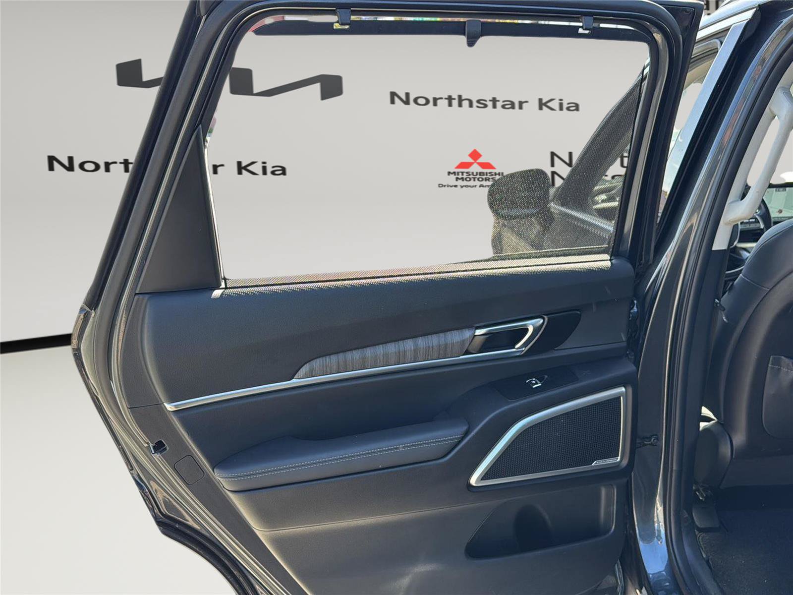 Used 2023 Kia Telluride EX w/ EX Captain's Chair Package AWD/4WD image 23