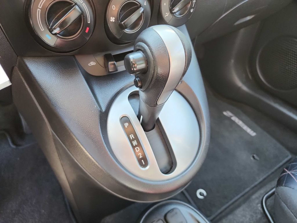 Used 2011 MAZDA MAZDA2 Sport FWD image 17