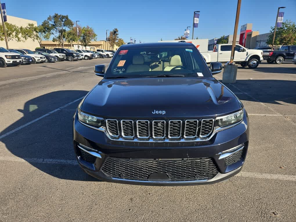 Used 2023 Jeep Grand Cherokee Limited w/ Luxury Tech Group II AWD/4WD image 2